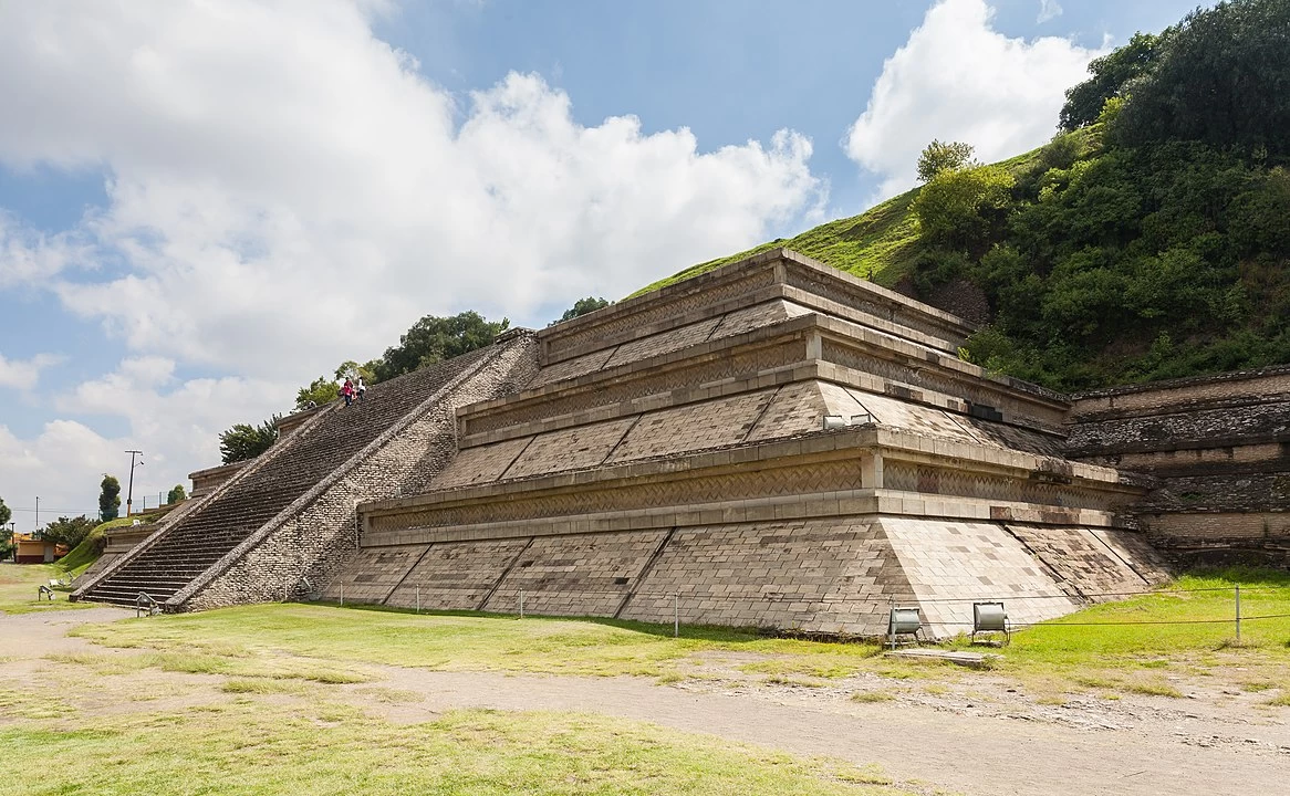 Nota sobre Zona arqueológica de Balamkú, Campeche