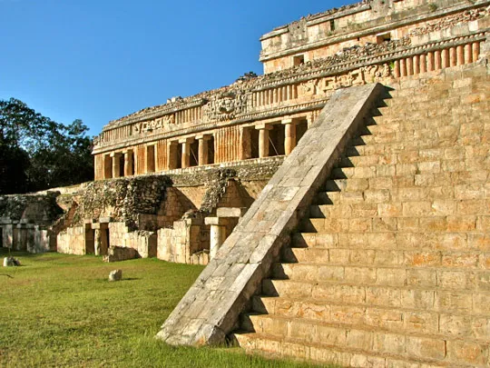 Nota sobre Zona Arqueológica de Sayil, Yucatán