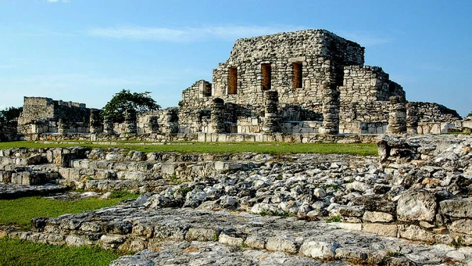 Nota sobre Zona arqueológica de Chacmultún, Yucatán