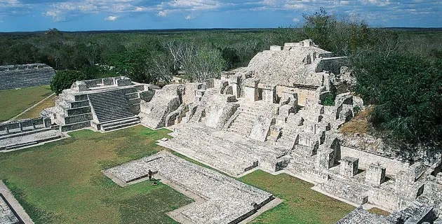 Nota sobre Zona arqueológica de Balamkú, Campeche