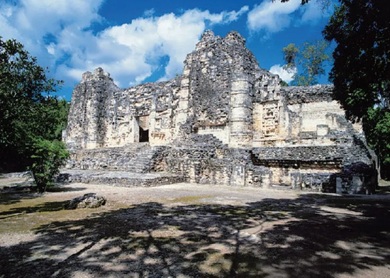 Nota sobre Zona arqueológica de Santa Rosa Xtampak, Campeche