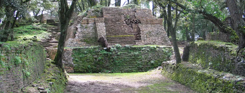 Nota sobre Zona arqueológica de Santa Rosa Xtampak, Campeche