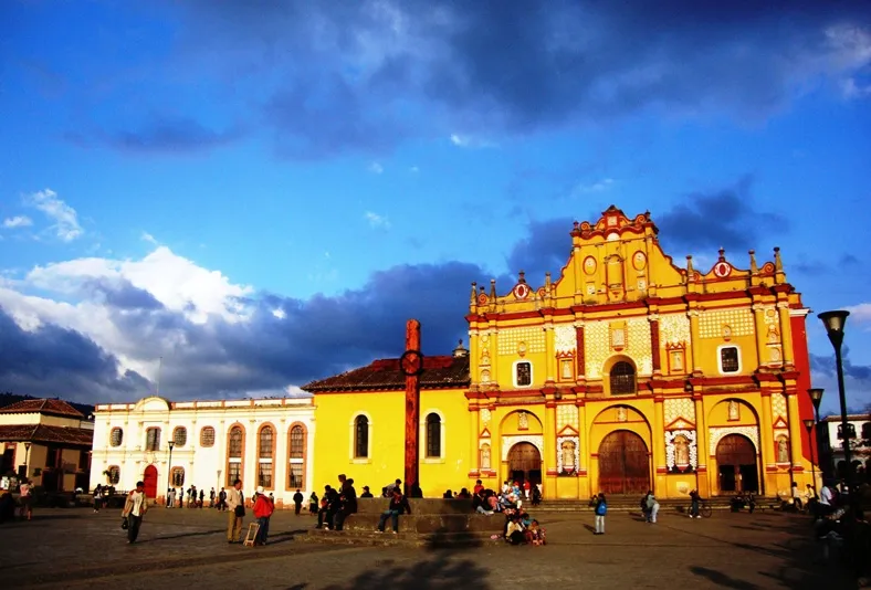 Nota sobre Encuentran miles de nuevos objetos bajo la pirámide de Teotihuacán