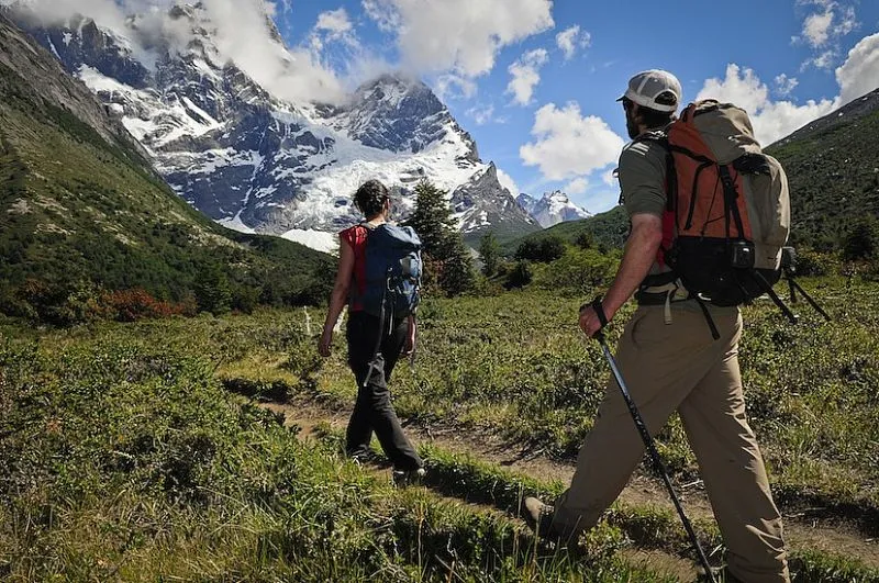 Nota sobre 8 cosas indispensables que debes llevar durante una caminata