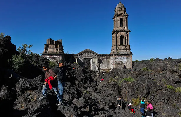 Nota sobre Vestimenta de los charros o mariachis: Costumbres mexicanas