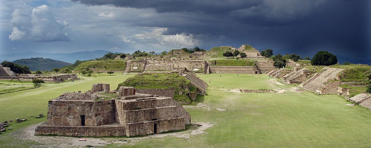 Nota sobre La impresionante zona arqueológica en Monte Albán