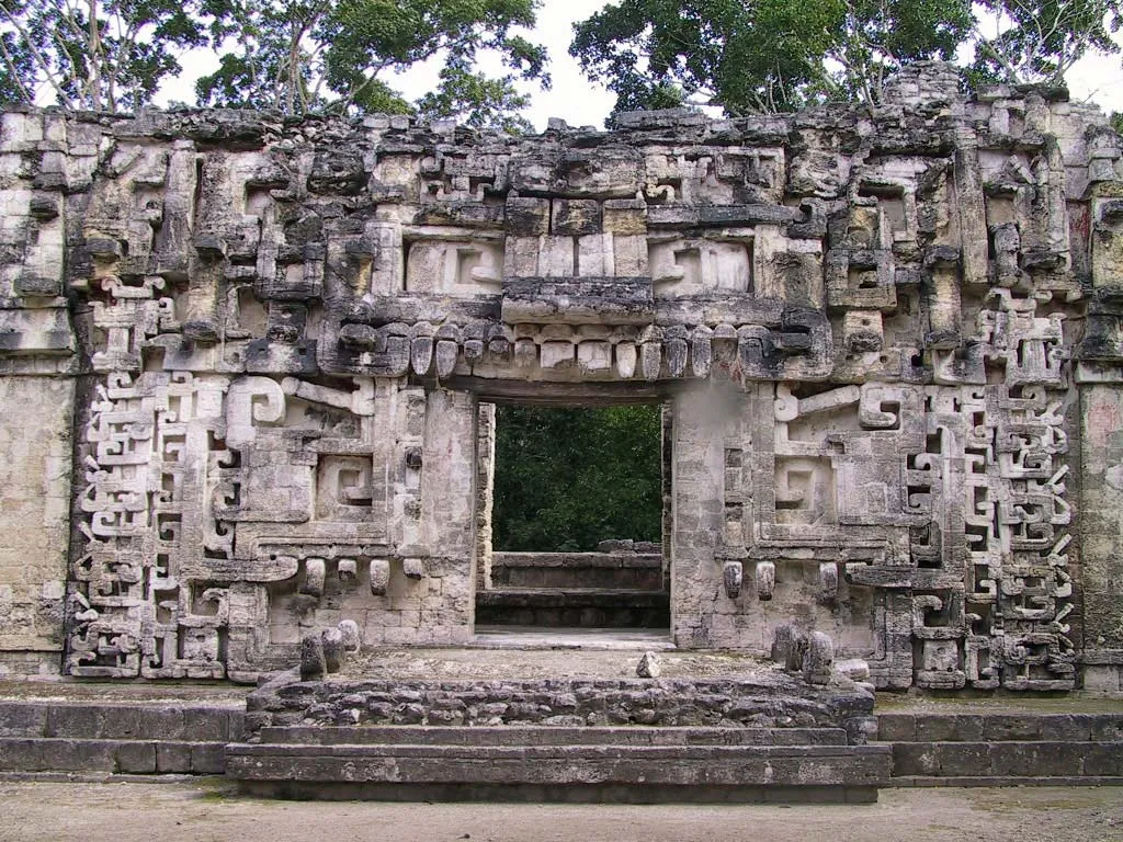 Nota sobre Zonas arqueológica de Chicanná, Yucatán