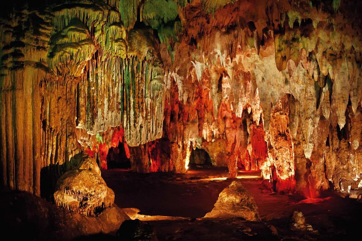 Nota sobre Grutas de Balankanché y Loltún, en Yucatán