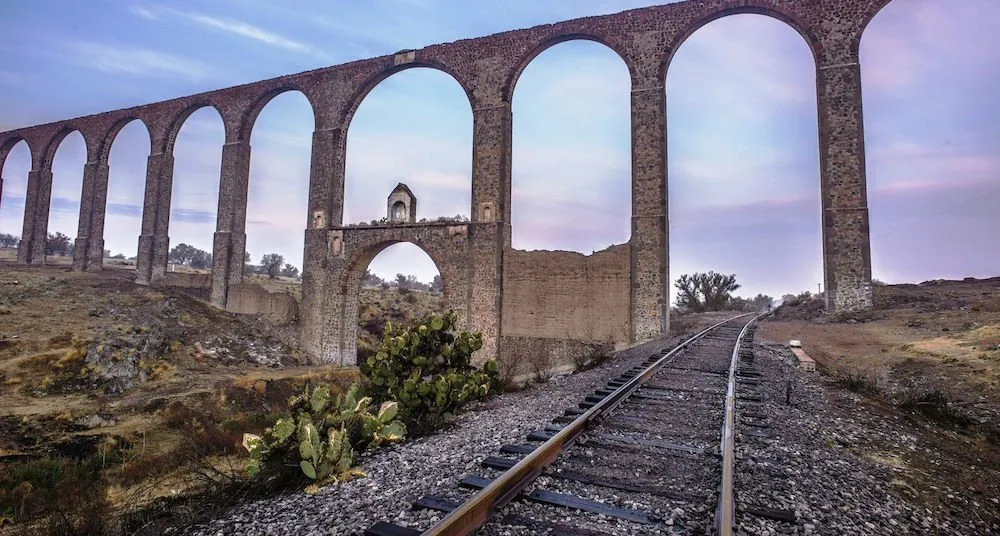 Nota sobre Cruza el impresionante Acueducto del Padre Tembleque