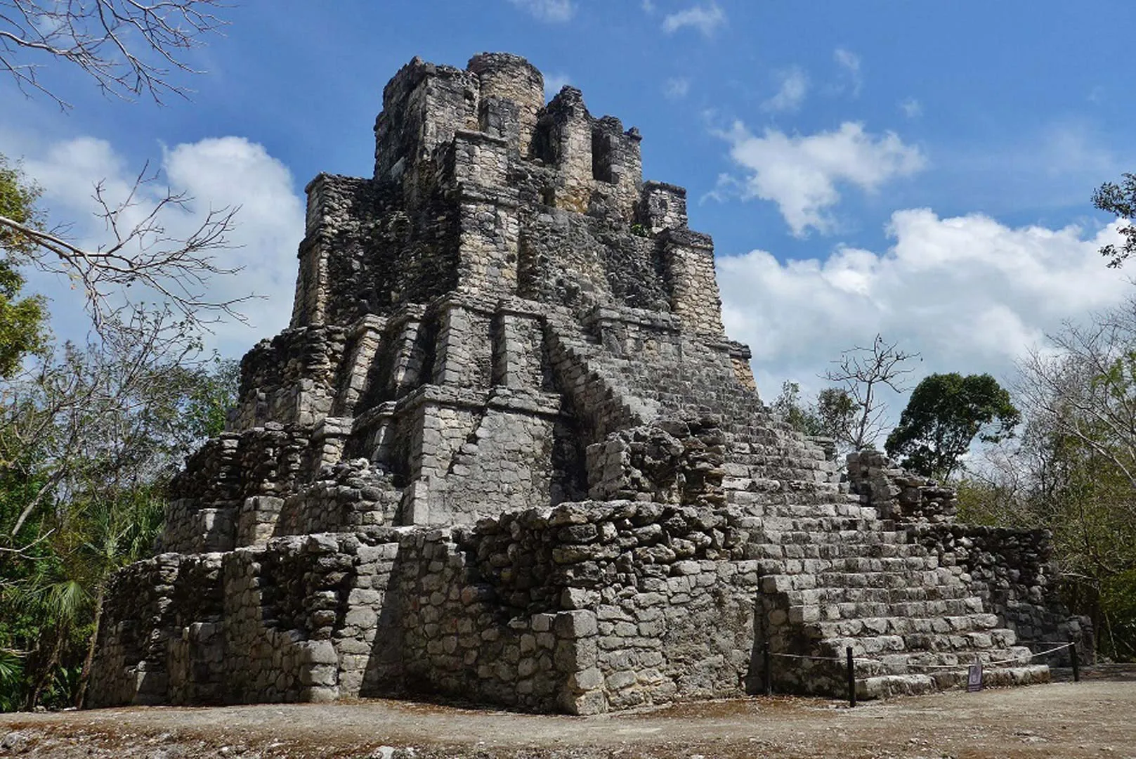 Nota sobre Un divertido paseo por el sitio arqueológico de Muyil