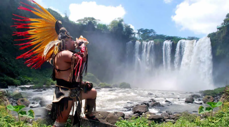 Nota sobre Realiza un viaje histórico a Cerro de Trincheras, Sonora