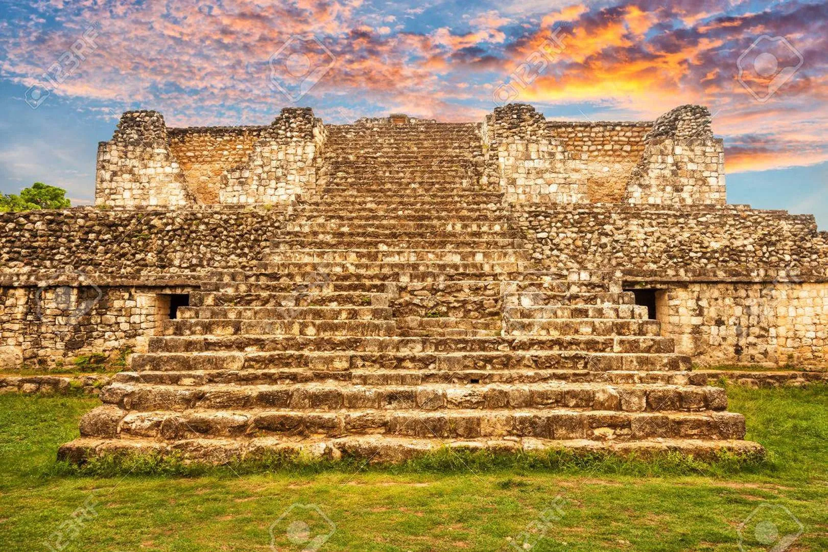 Nota sobre Te recomendamos visitar la comunidad de Ek Balam