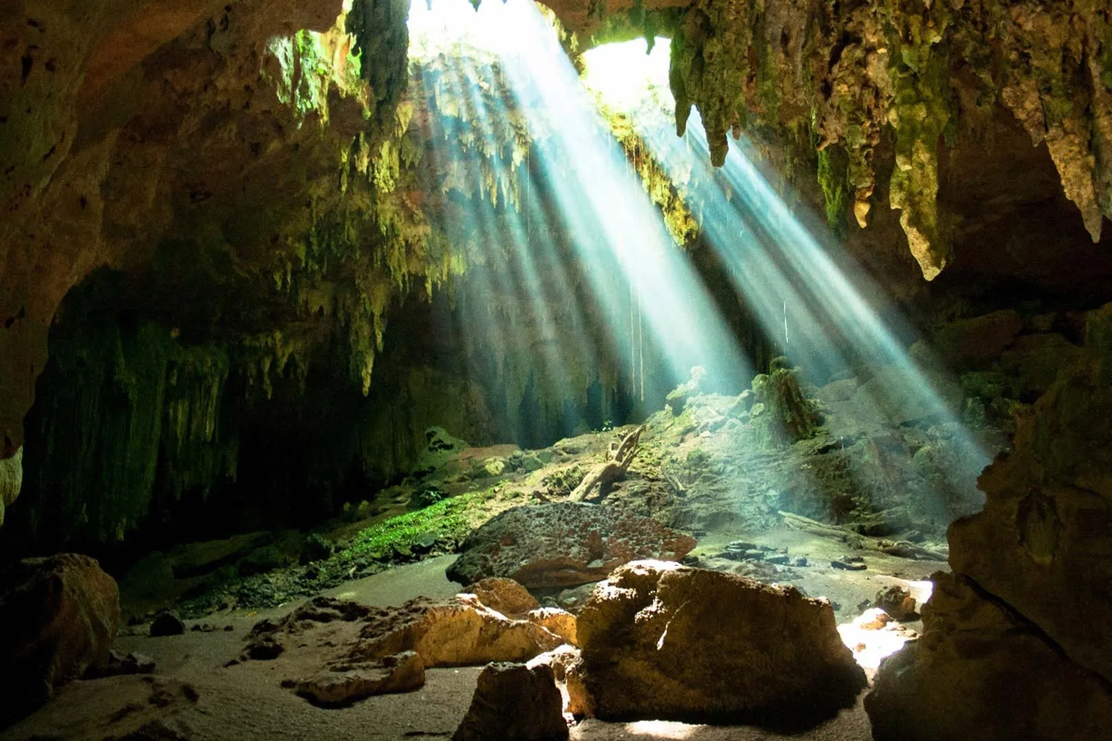 Nota sobre Grutas de Loltún, Yucatán