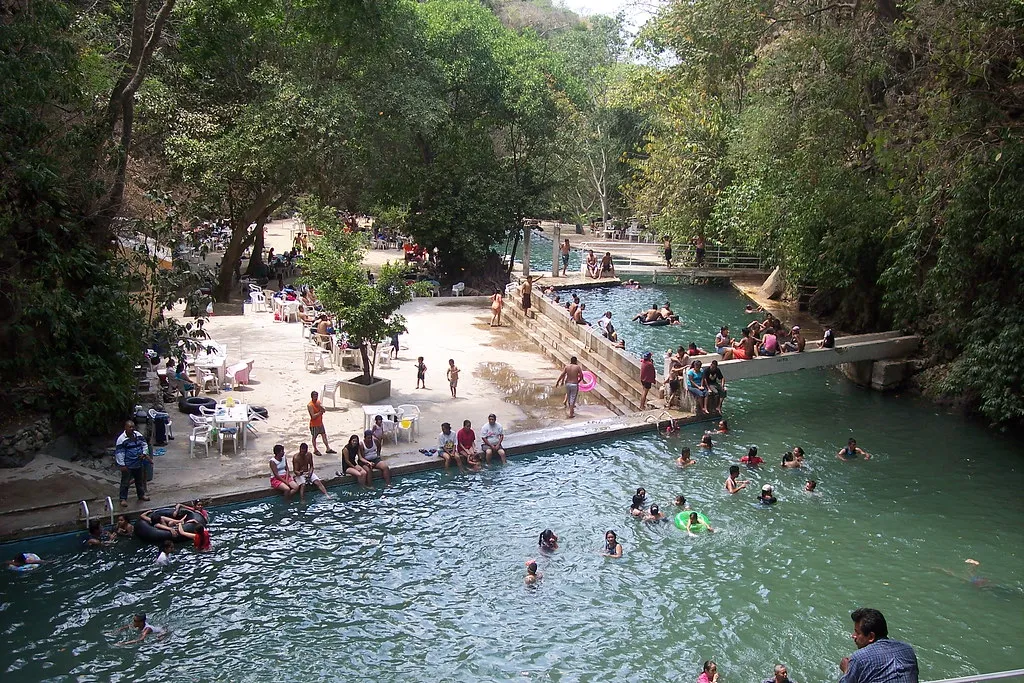 Nota sobre Goza del Balneario Las Estacas, en Morelos, el fin de semana