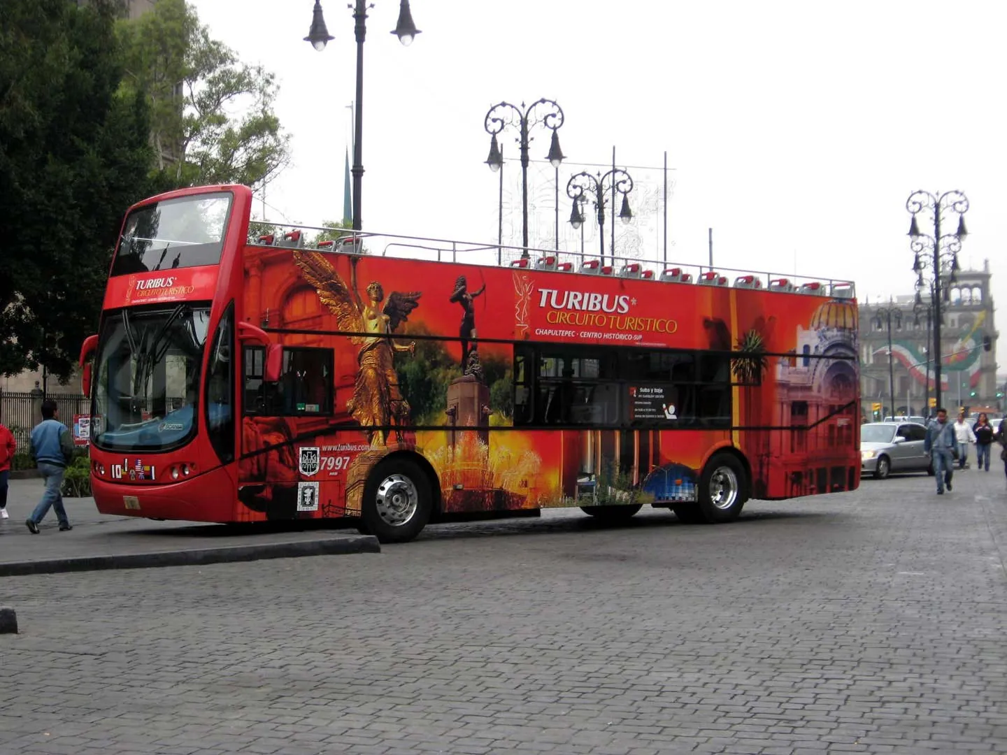 Nota sobre Noche de palacios en el Turibus de la CDMX