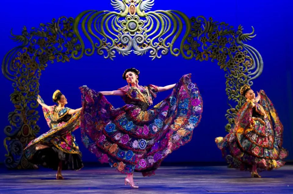 Nota sobre Ballet Folklórico de México de Amalia Hernández, tradiciones en el Palacio de Bellas Artes