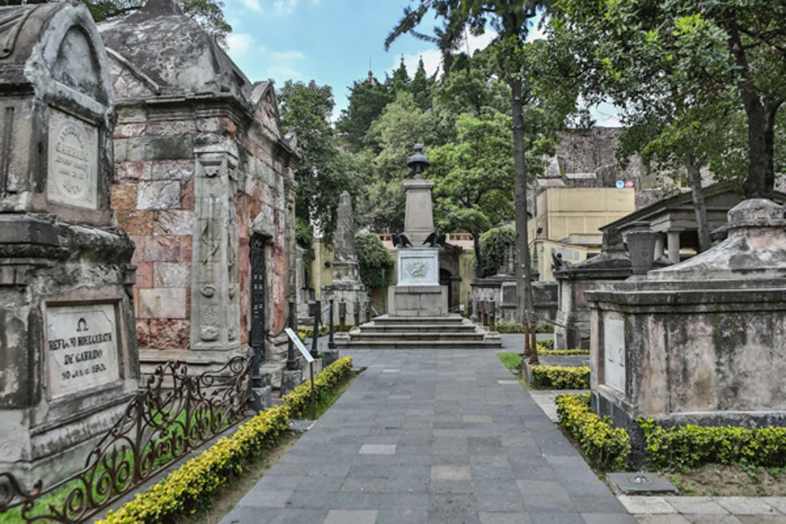 Nota sobre Día de los Muertos en el Panteón de Belén