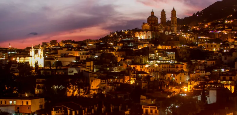 Nota sobre Este brutal descenso en bicicleta por las calles de Taxco es como hacer parkour sobre dos ruedas