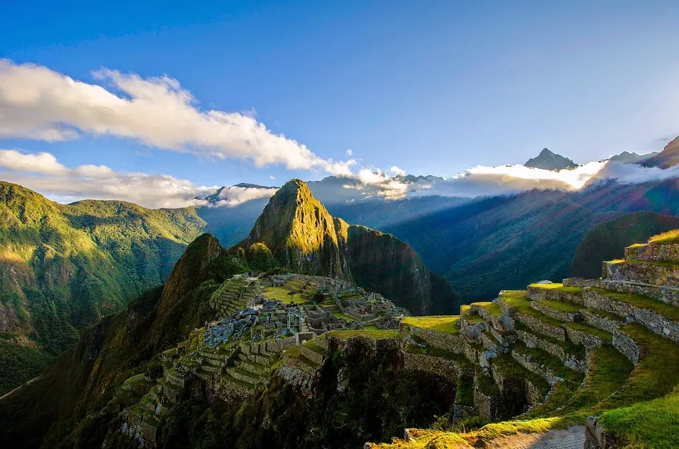 Nota sobre Peru&#769; es un pai&#769;s que esta&#769; lleno de historia