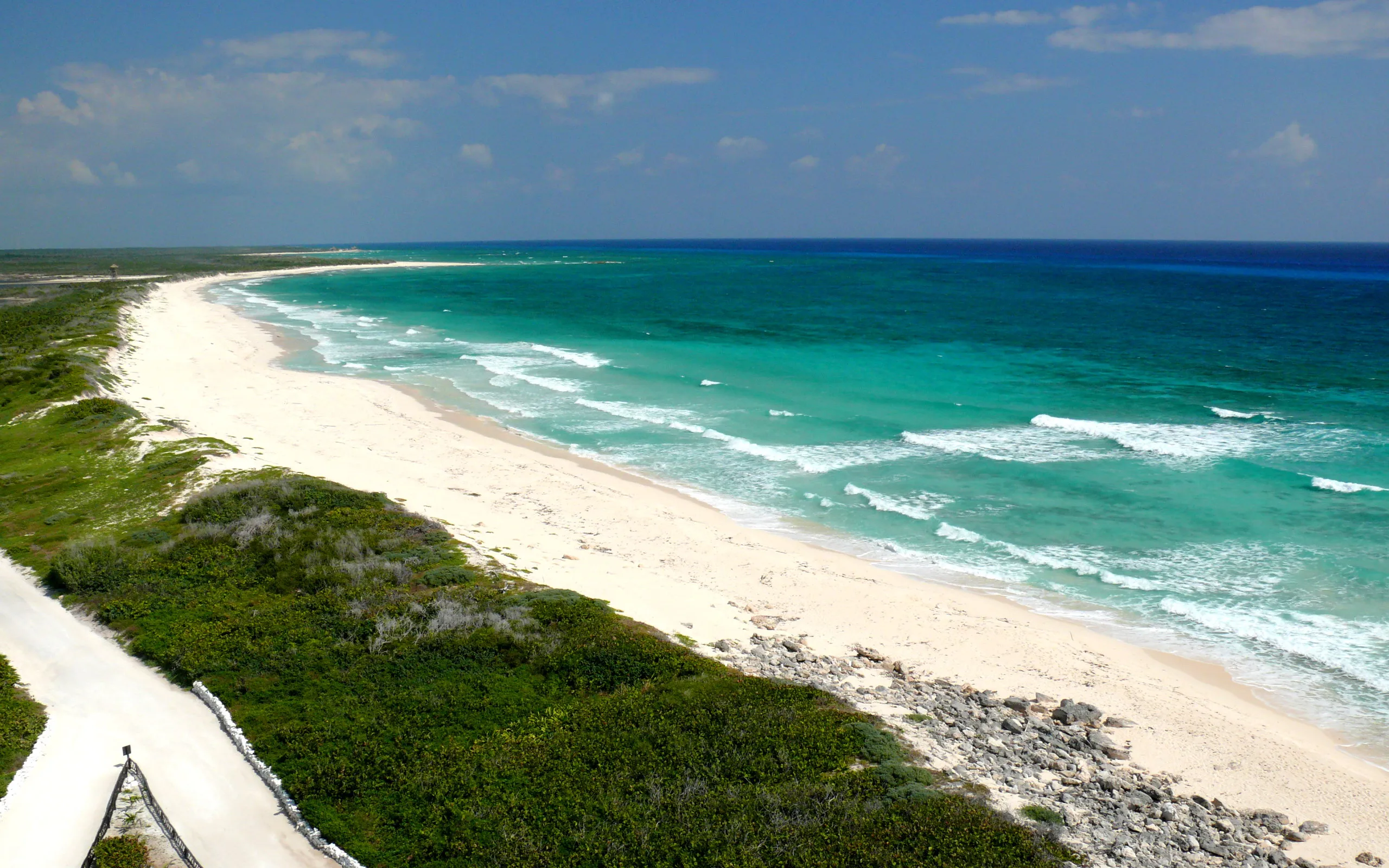 Nota sobre Cozumel retoma el turismo con llegadas desde los Estados Unidos y hoteles abiertos